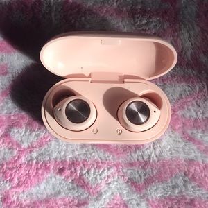 Wireless earbuds